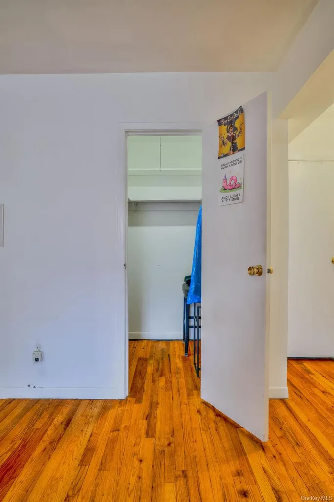 20 Daley Place Lynbrook NY 11563