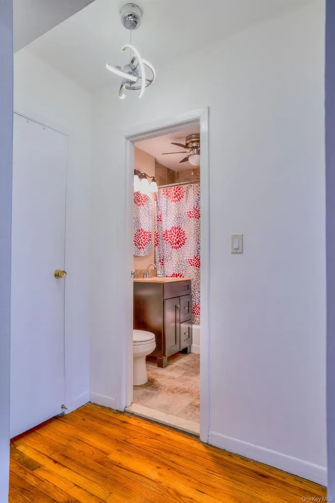 20 Daley Place Lynbrook NY 11563