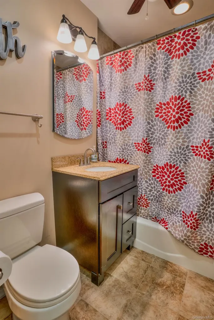 20 Daley Place Lynbrook NY 11563