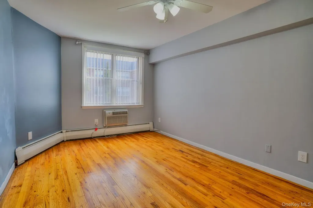 20 Daley Place Lynbrook NY 11563