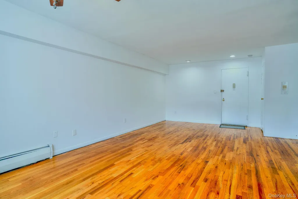 20 Daley Place Lynbrook NY 11563