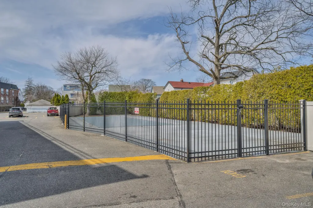 20 Daley Place Lynbrook NY 11563