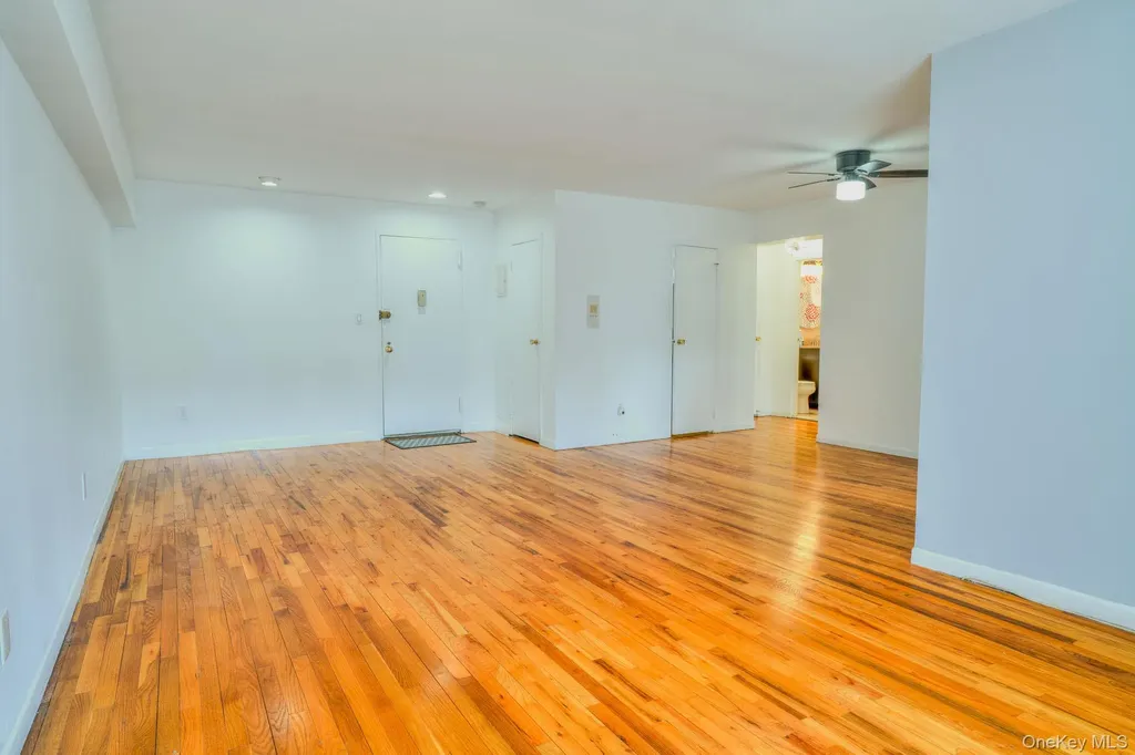 20 Daley Place Lynbrook NY 11563