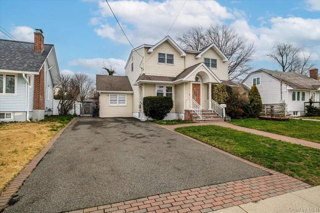 3305 4th Street Oceanside NY 11572
