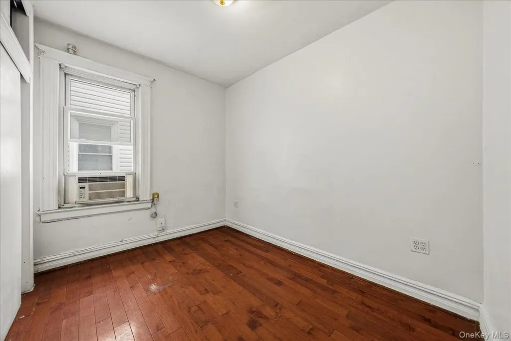 2304 Glebe Avenue Bronx NY 10462