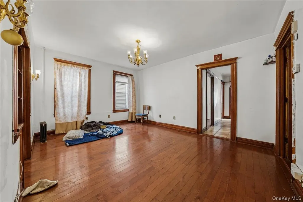 2304 Glebe Avenue Bronx NY 10462