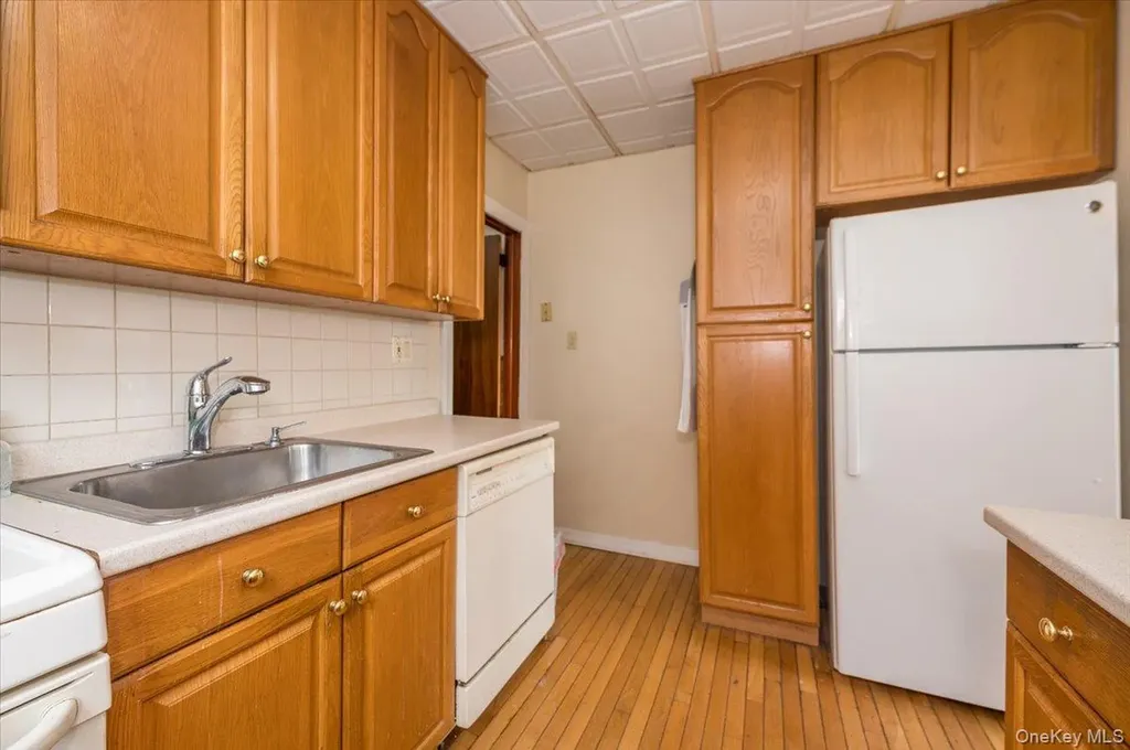 2882 Miles Avenue Bronx NY 10465