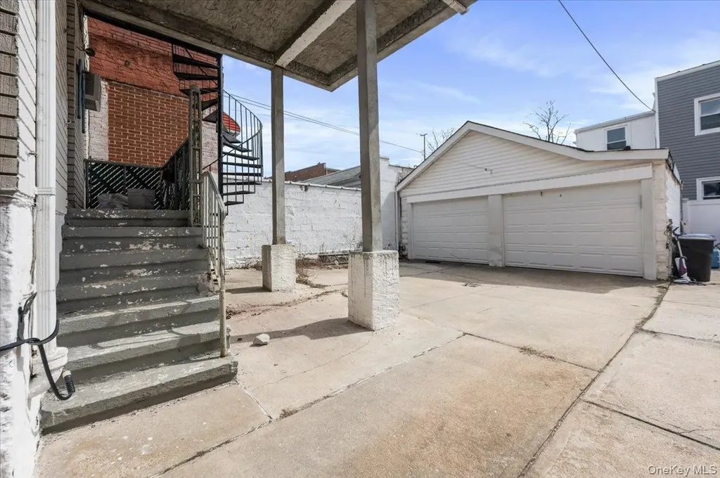 2882 Miles Avenue Bronx NY 10465