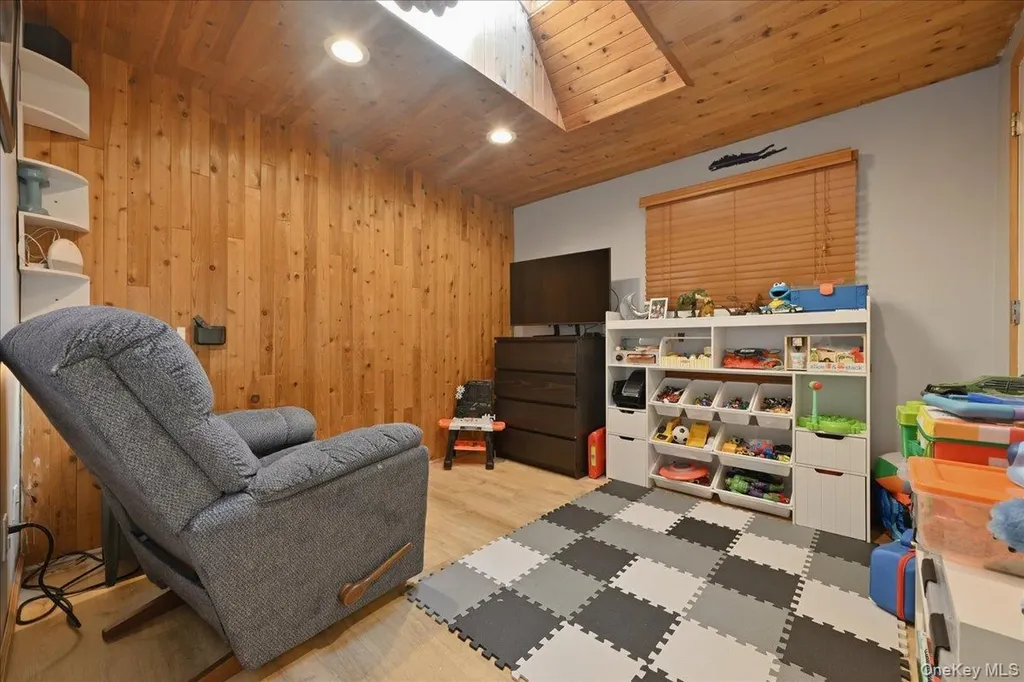 1085 Sipp Avenue Medford NY 11763
