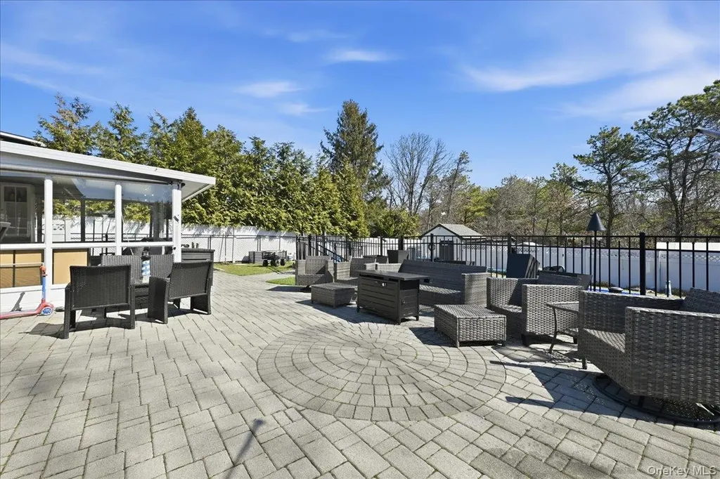 1085 Sipp Avenue Medford NY 11763