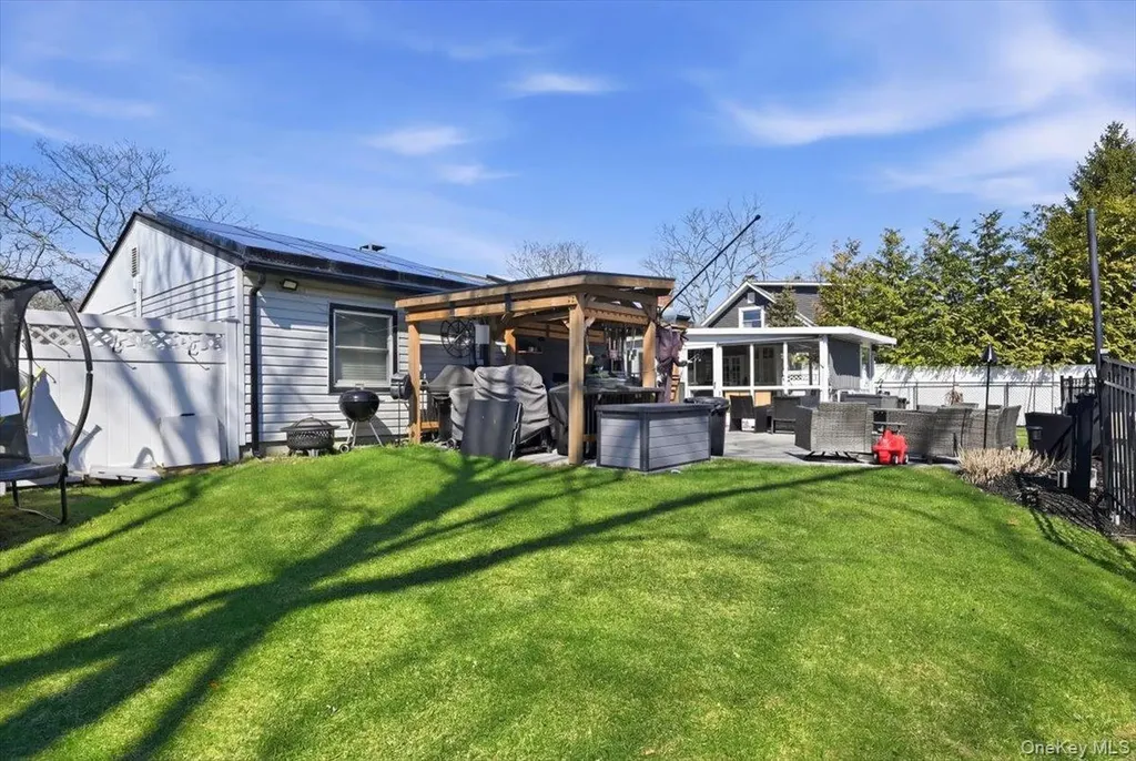 1085 Sipp Avenue Medford NY 11763