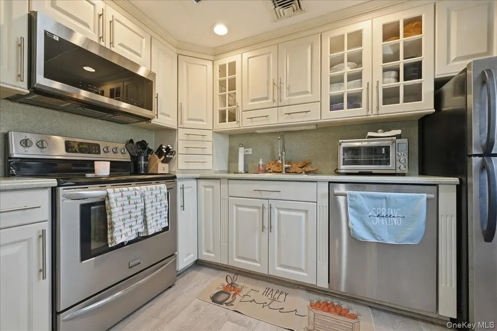 1085 Sipp Avenue Medford NY 11763