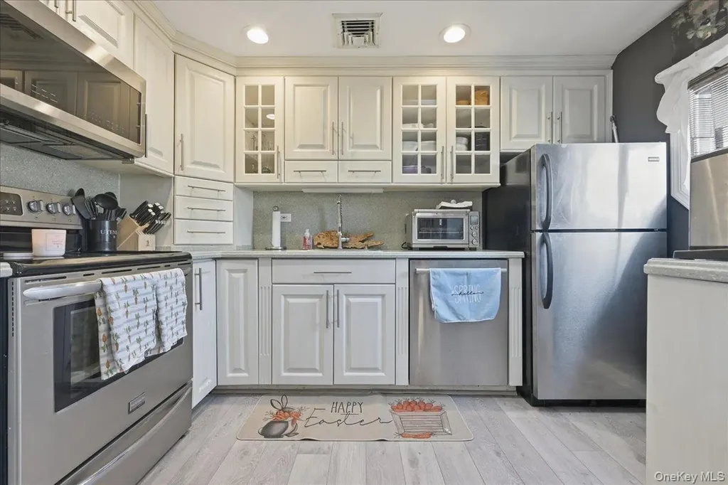 1085 Sipp Avenue Medford NY 11763