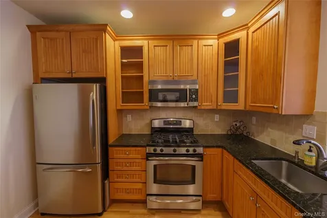 55 1st Street Pelham NY 10803