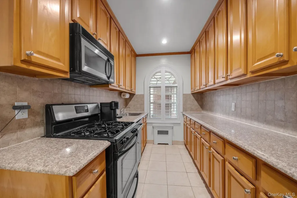 90 Knightsbridge Road Great Neck NY 11021