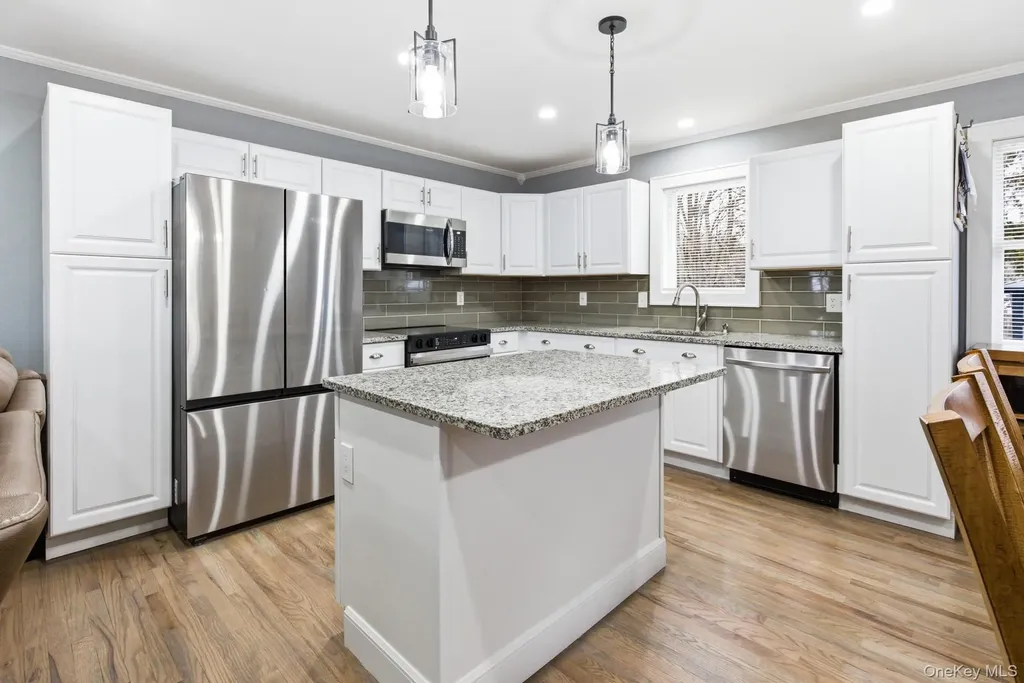 425 Macdonald Avenue Bellport NY 11713