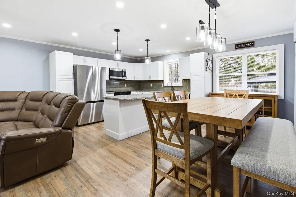 425 Macdonald Avenue Bellport NY 11713