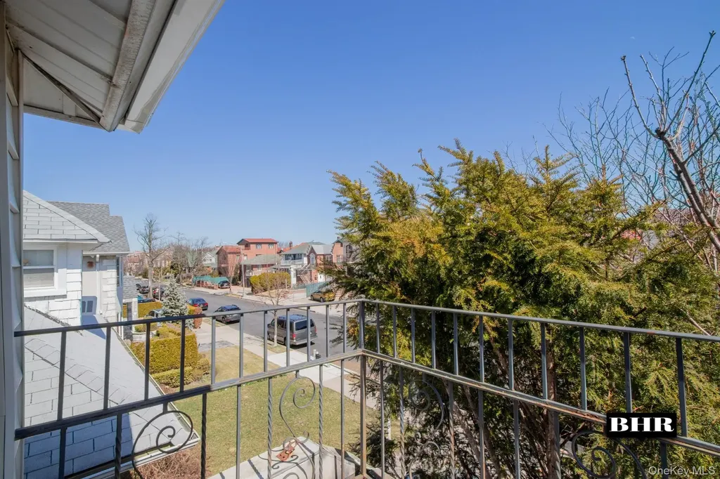 154 Beaumont Street Brooklyn NY 11235
