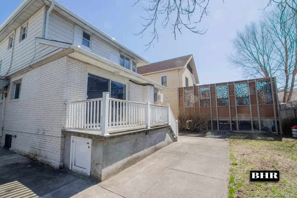 154 Beaumont Street Brooklyn NY 11235