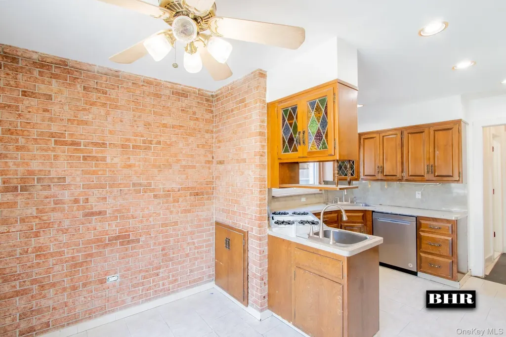 154 Beaumont Street Brooklyn NY 11235