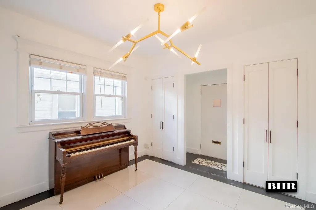 154 Beaumont Street Brooklyn NY 11235