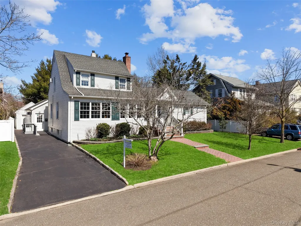 122 Palmyra Avenue Woodmere NY 11598