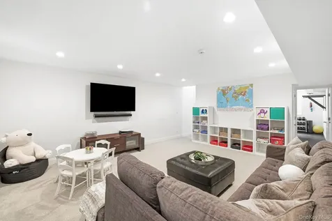 11 Mayflower Road Scarsdale NY 10583
