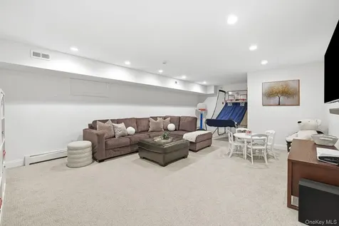 11 Mayflower Road Scarsdale NY 10583
