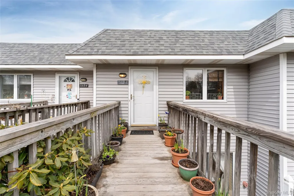 Baiting Hollow NY, 1603 Bluffs Drive N