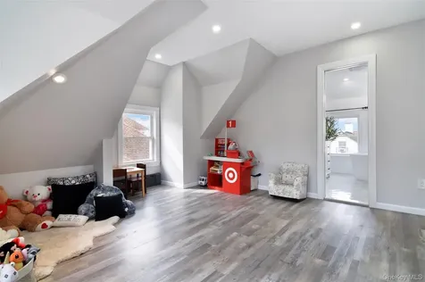 16 Badeau Place New Rochelle NY 10801