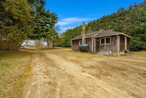44 Cross Highway Amagansett NY 11930