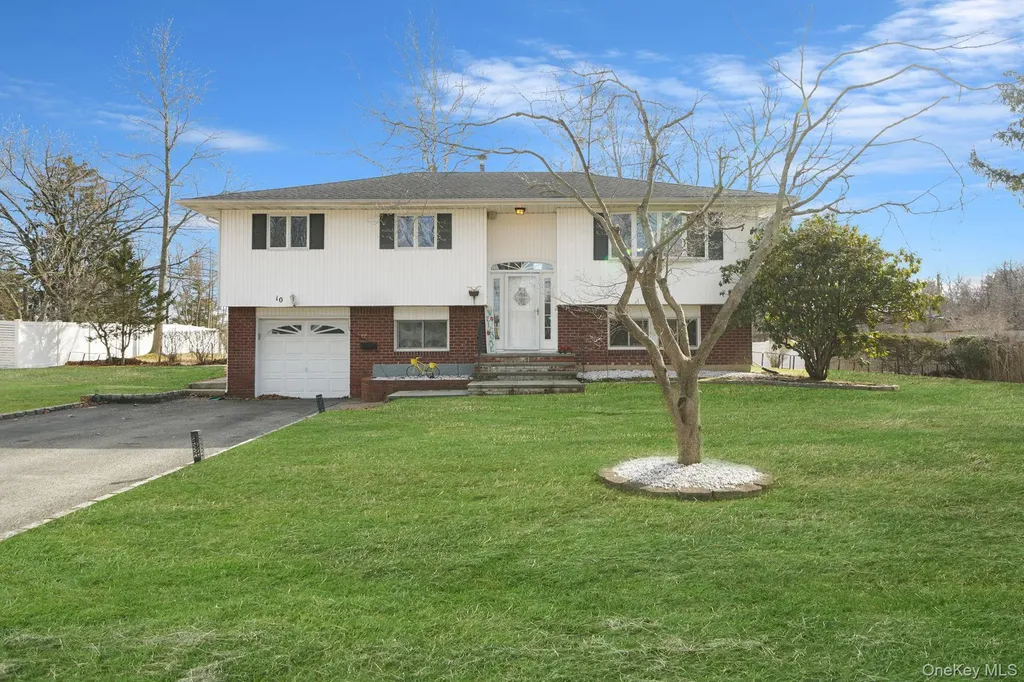 10 Pierre Drive Commack NY 11725