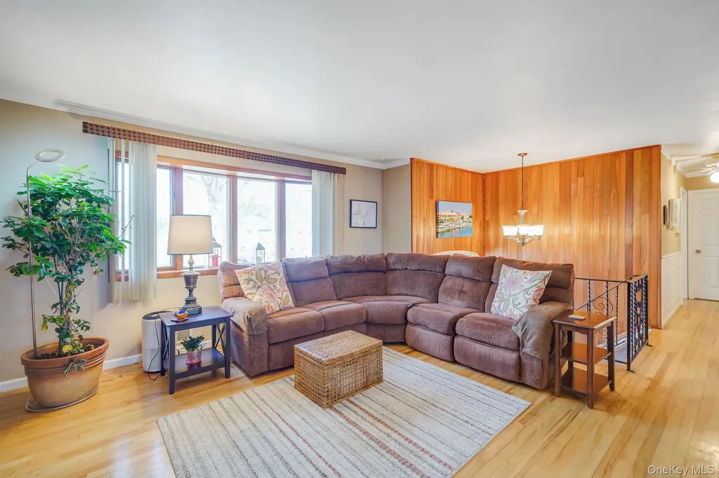 10 Pierre Drive Commack NY 11725