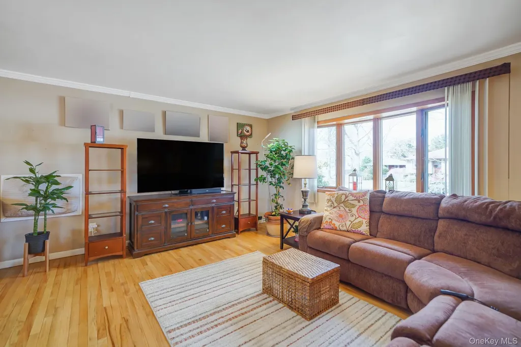 10 Pierre Drive Commack NY 11725
