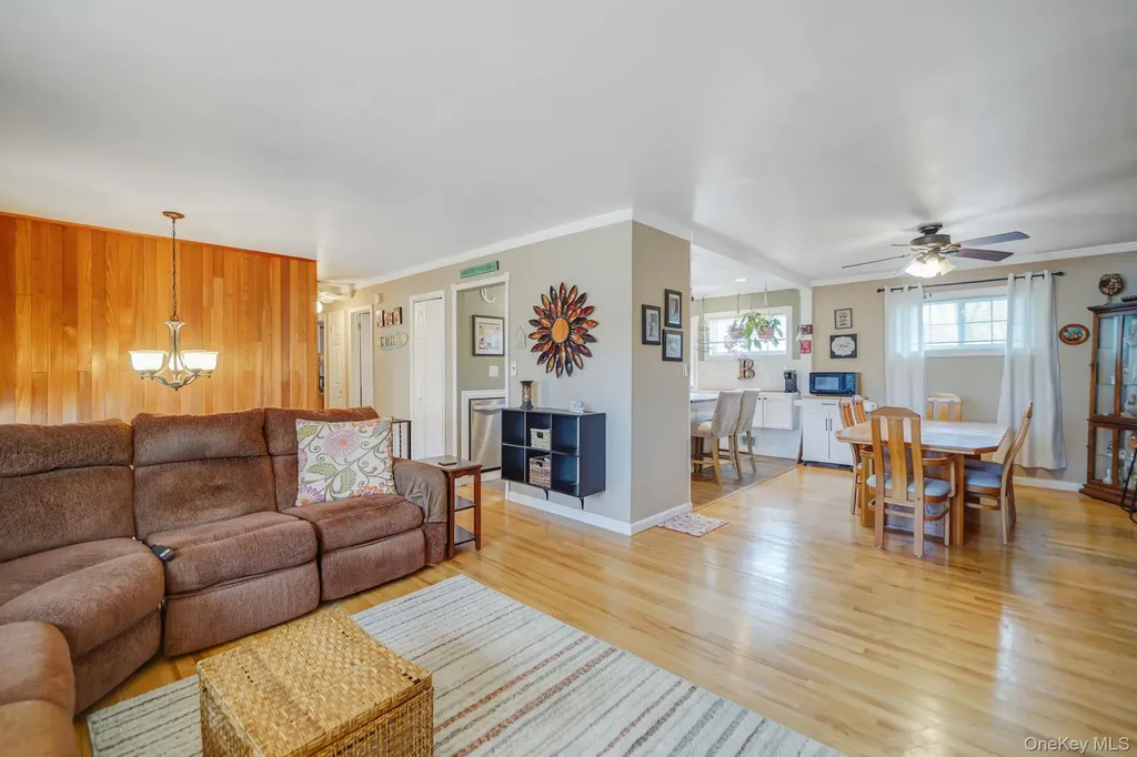 10 Pierre Drive Commack NY 11725