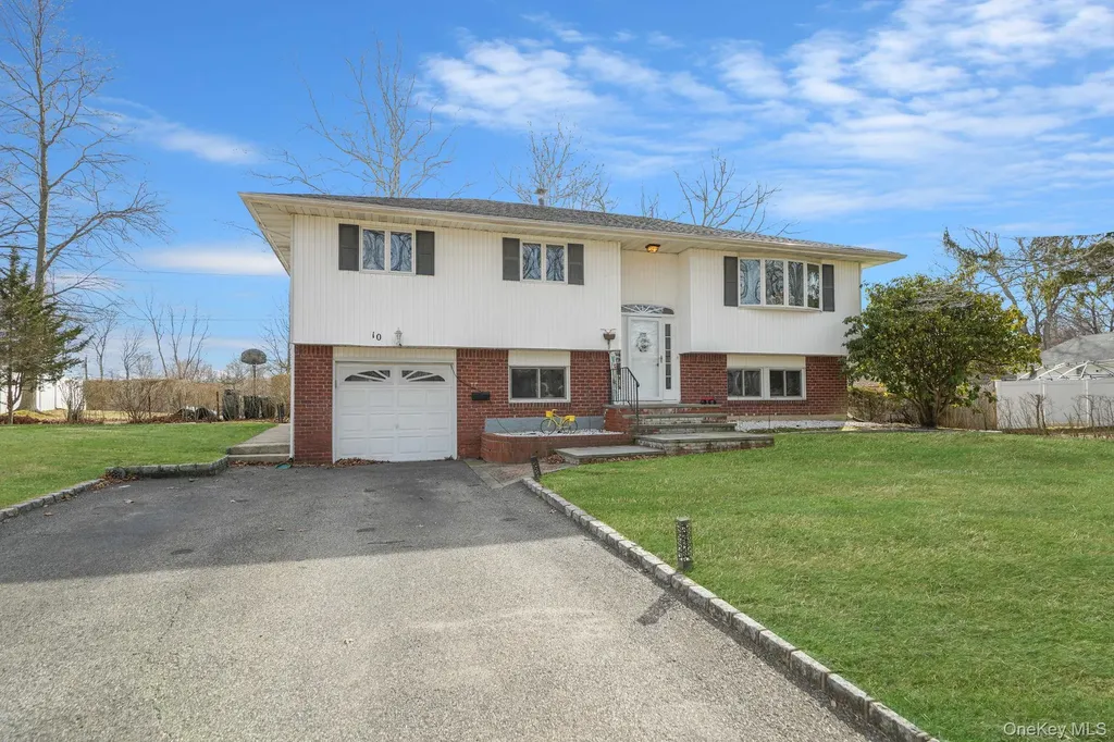10 Pierre Drive Commack NY 11725