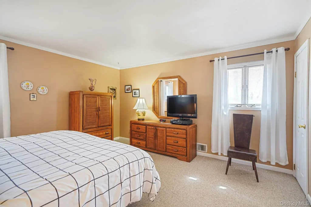 10 Pierre Drive Commack NY 11725