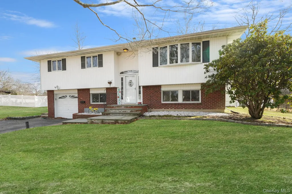 10 Pierre Drive Commack NY 11725