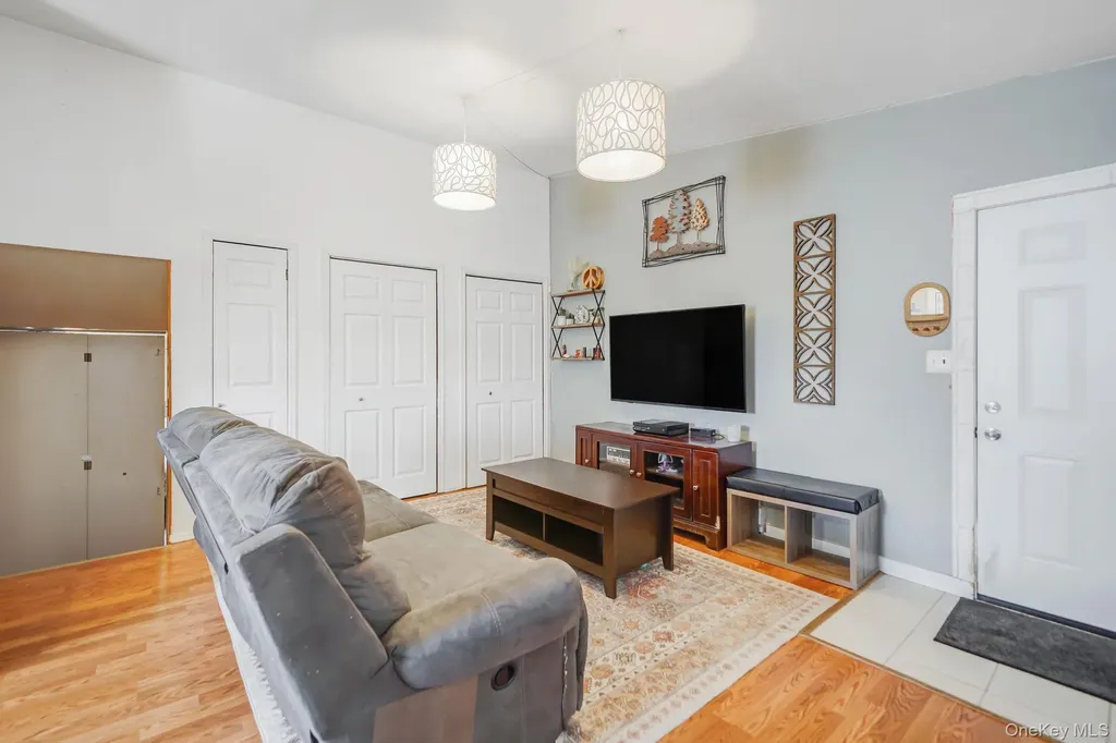 10 Pierre Drive Commack NY 11725