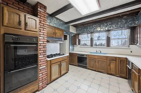 193-12 Foothill Avenue Holliswood NY 11423