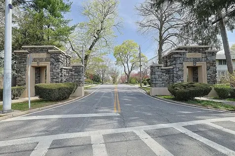 17 N Brook Road Larchmont NY 10538