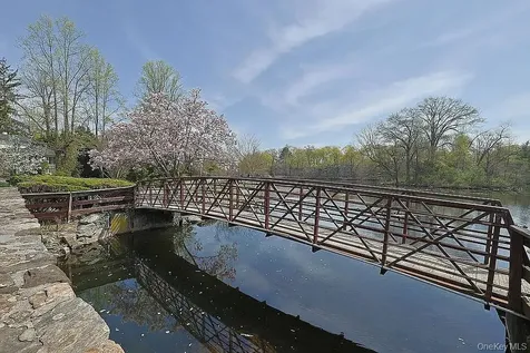 17 N Brook Road Larchmont NY 10538