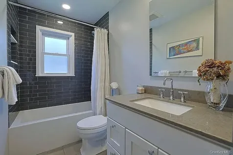 17 N Brook Road Larchmont NY 10538