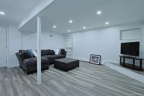 17 N Brook Road Larchmont NY 10538
