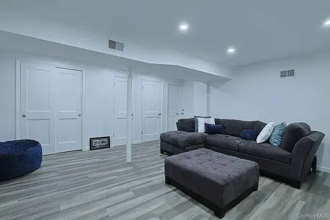 17 N Brook Road Larchmont NY 10538