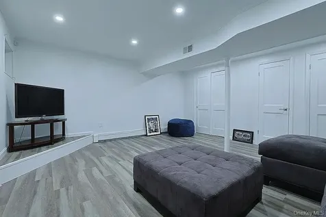 17 N Brook Road Larchmont NY 10538