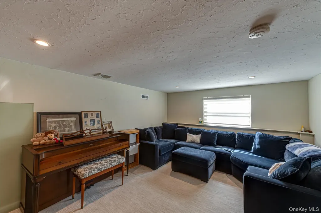 35 Circle Drive Syosset NY 11791