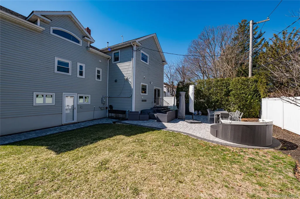 35 Circle Drive Syosset NY 11791