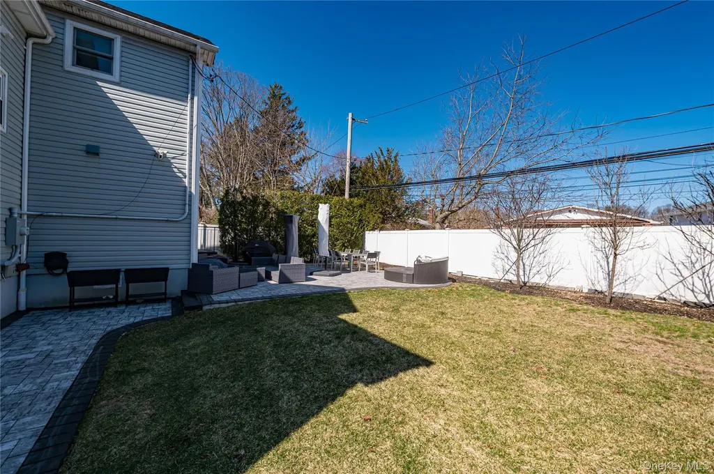 35 Circle Drive Syosset NY 11791