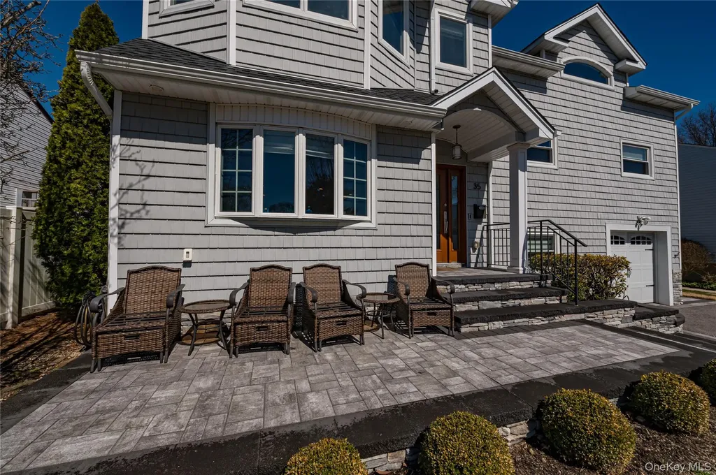 35 Circle Drive Syosset NY 11791